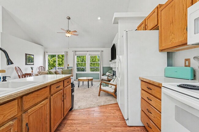 Building Photo - 7400 Newbrook Dr