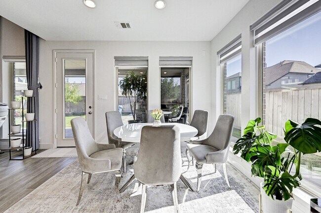 Building Photo - 11314 Cosmopolitan Dr