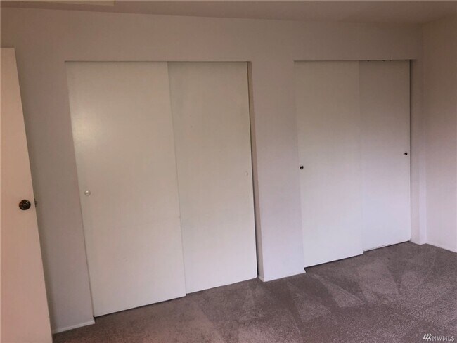 Building Photo - 17109 NE 45th St