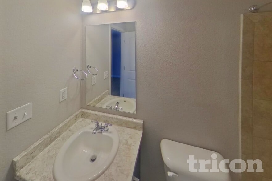 Building Photo - 7950 Sea Oats Dr