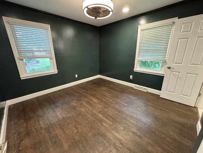 Building Photo - Updated home in Pendleton