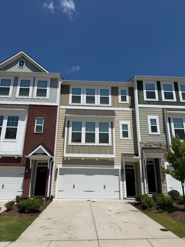 Building Photo - 4br 3 bath townhouse in Durham NC