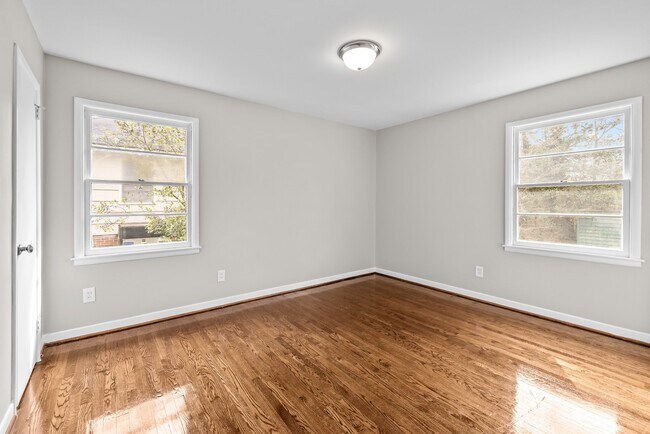 Building Photo - 1321 5 Mile Rd