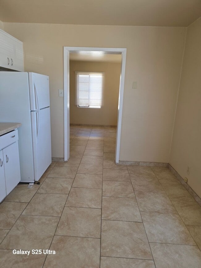Building Photo - Clean THREE Bedroom Home