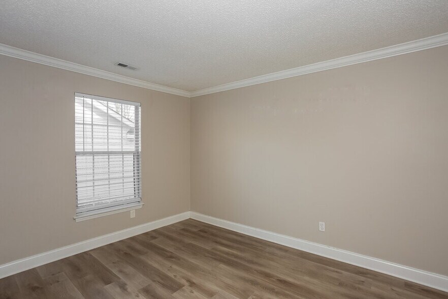 Building Photo - 2112 David Earl Dr