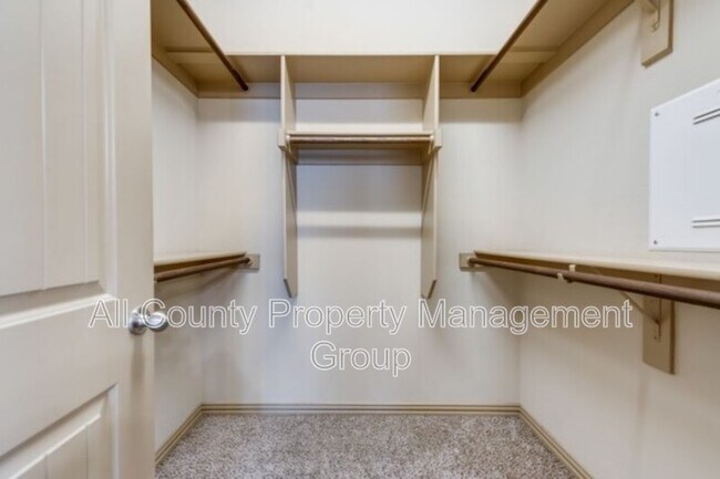 Building Photo - 1579 Cozy Dr
