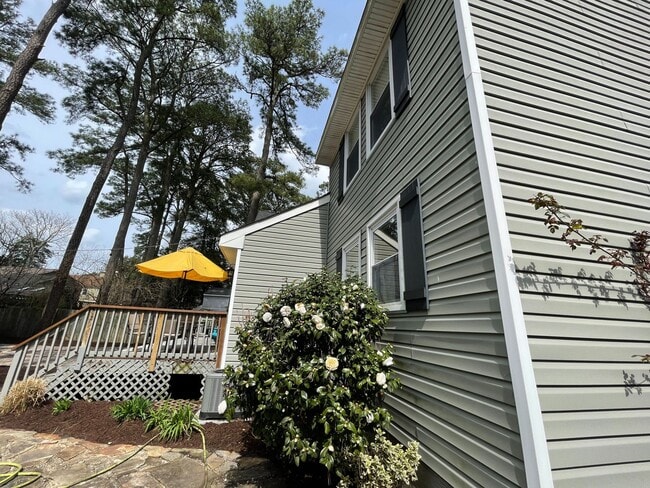 Building Photo - Spacious 6 bedroom home in Virginia Beach