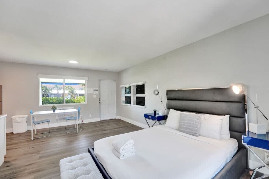 Building Photo - 3204 NE 9th St