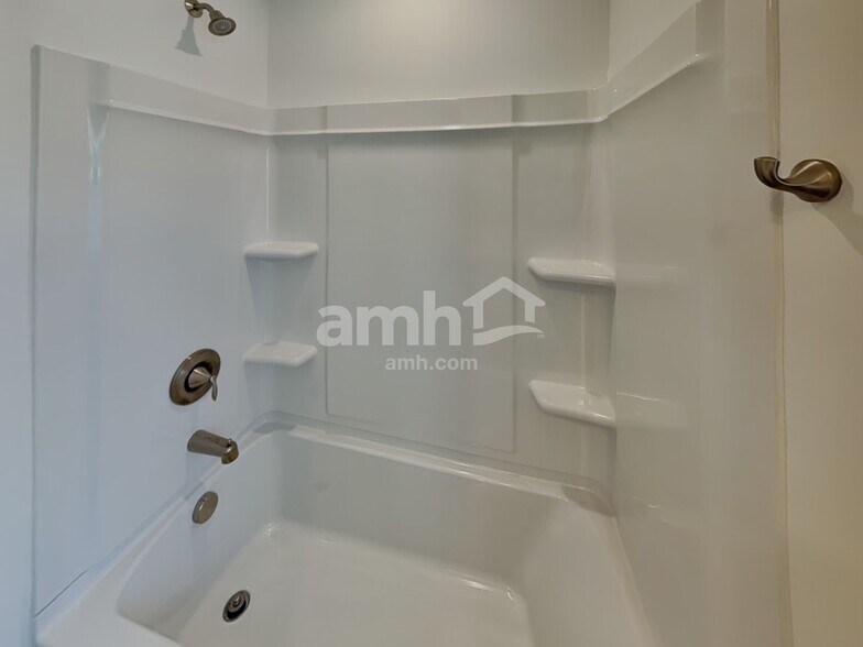 Building Photo - 206 Deanscroft Dr