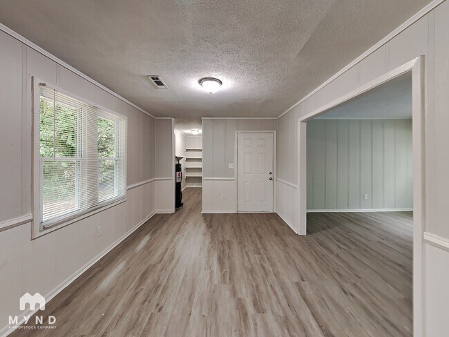 Building Photo - 10140 Morris Dr SW