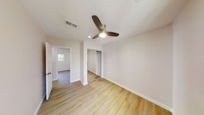 Building Photo - Easy Walk to Campus (Lease out, pending signatures. Check back in a few days!)