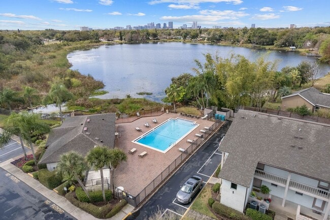 Building Photo - Audubon Park 2/2 Corner Unit Villa with La...