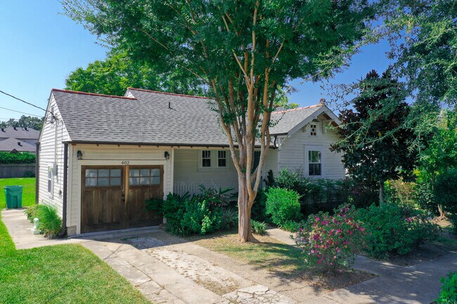 Building Photo - 402 Orion Ave