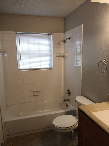 Building Photo - 2911 Featherston Avenue