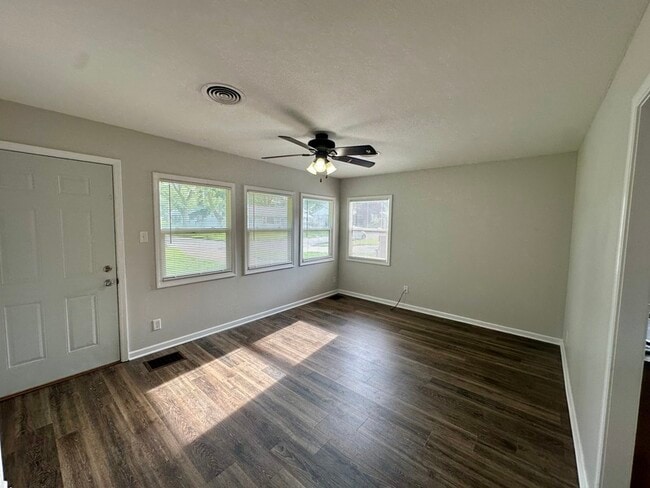 Building Photo - 1719 Keith Dr NE