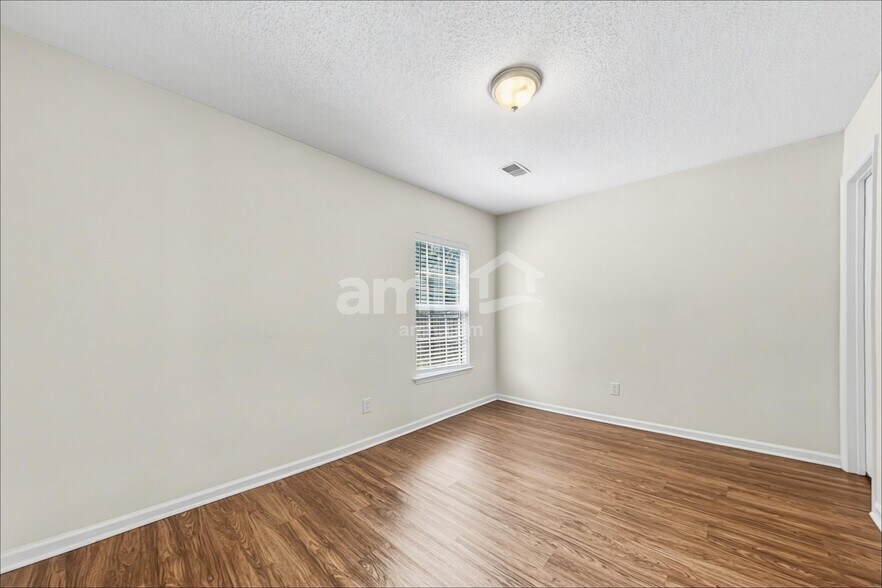 Building Photo - 135 Tyron Rd