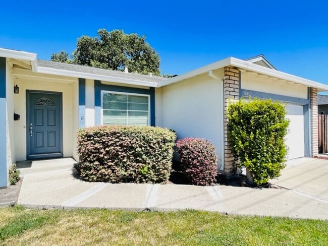Building Photo - Move-In Ready 4BD/2BA Single Story, Ranch-...