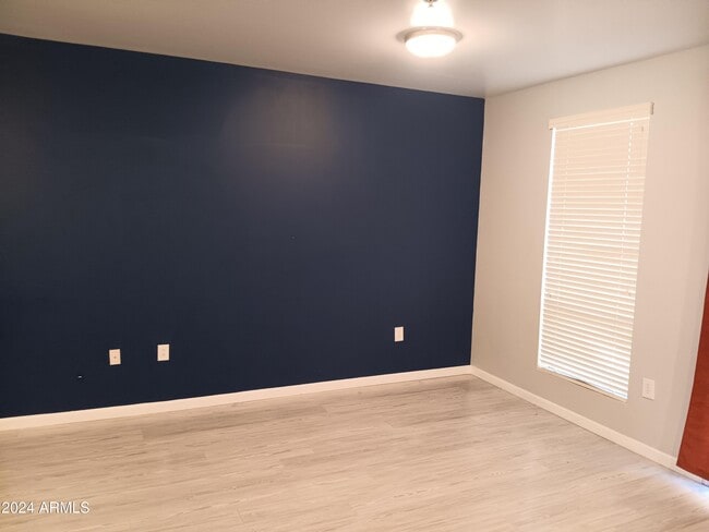 Building Photo - 1920 E Bell Rd