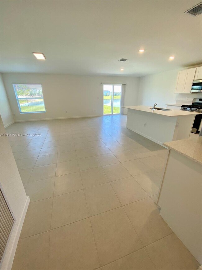 Building Photo - 5971 Pickering Dr