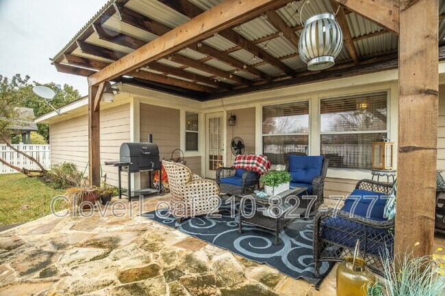 Building Photo - 1409 Azalea Ln