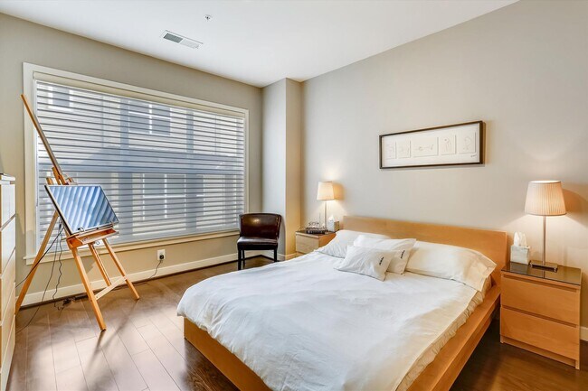 Building Photo - GREAT LOCATION!! Stunning 3BD/3.5BA luxury 4-level townhouse!