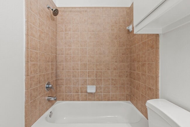 Building Photo - Gated 2BR Townhome Just Minutes from the T...