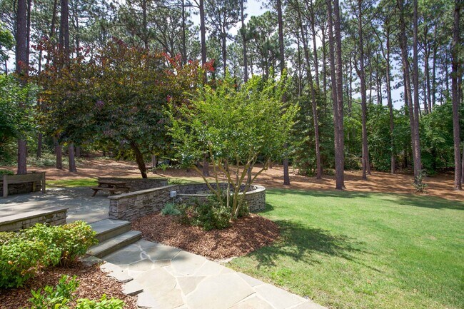 Building Photo - Stunning home in Weymouth Woods Southern P...
