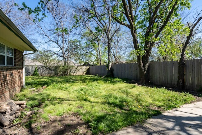 Building Photo - 5021 S 85th E Ave