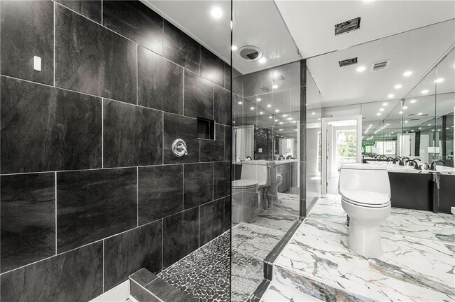 Building Photo - 1009 Riverbend Club Dr SE