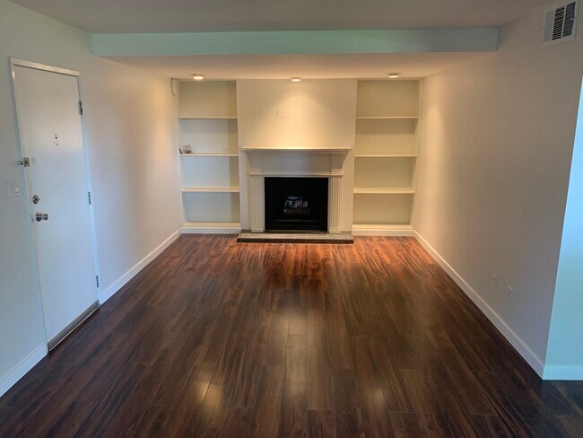 Building Photo - 1168 S Foothill Dr