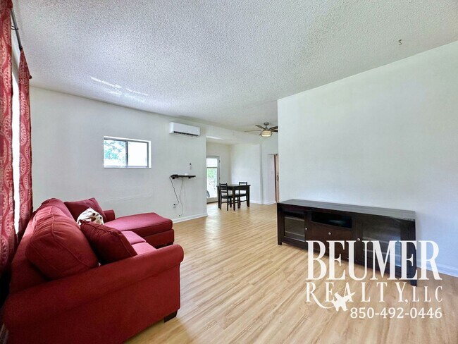 Building Photo - Charming Updated 2br/1ba Mid-Century Cottage