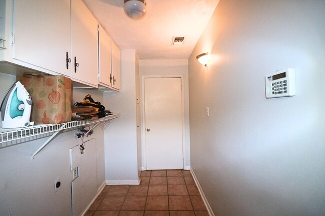 Building Photo - 5339 Carew St