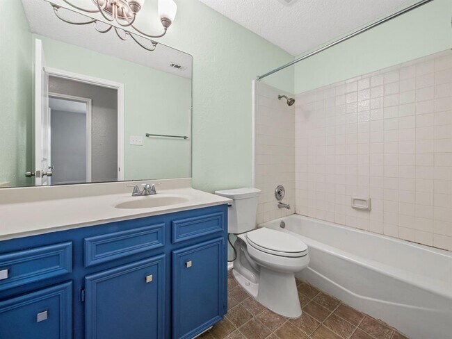 Building Photo - 1002 Cresswell Dr