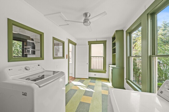 Building Photo - 406 Sul Ross St