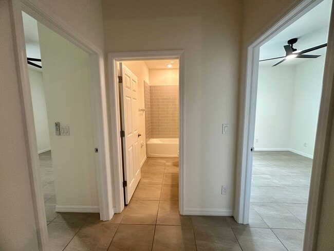 Building Photo - Huge Screened Lanai! Modern & Spacious 4 Bed 2 Bath