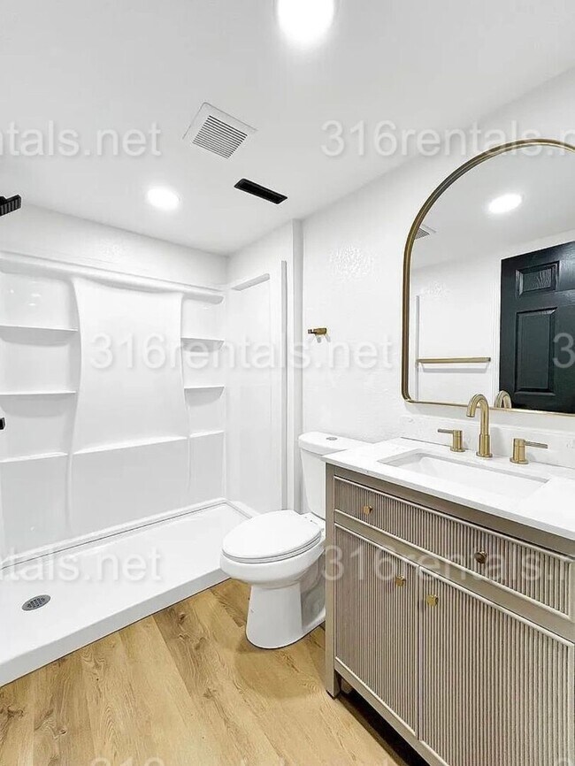 Building Photo - $1795 - 4 bed 2 bath - Single Family Home