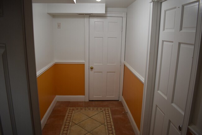 Building Photo - 6308 Joslyn Pl