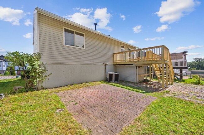 Building Photo - 3261 5 Oaks Dr