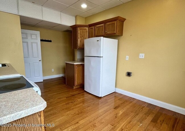 Building Photo - 512 S Main St