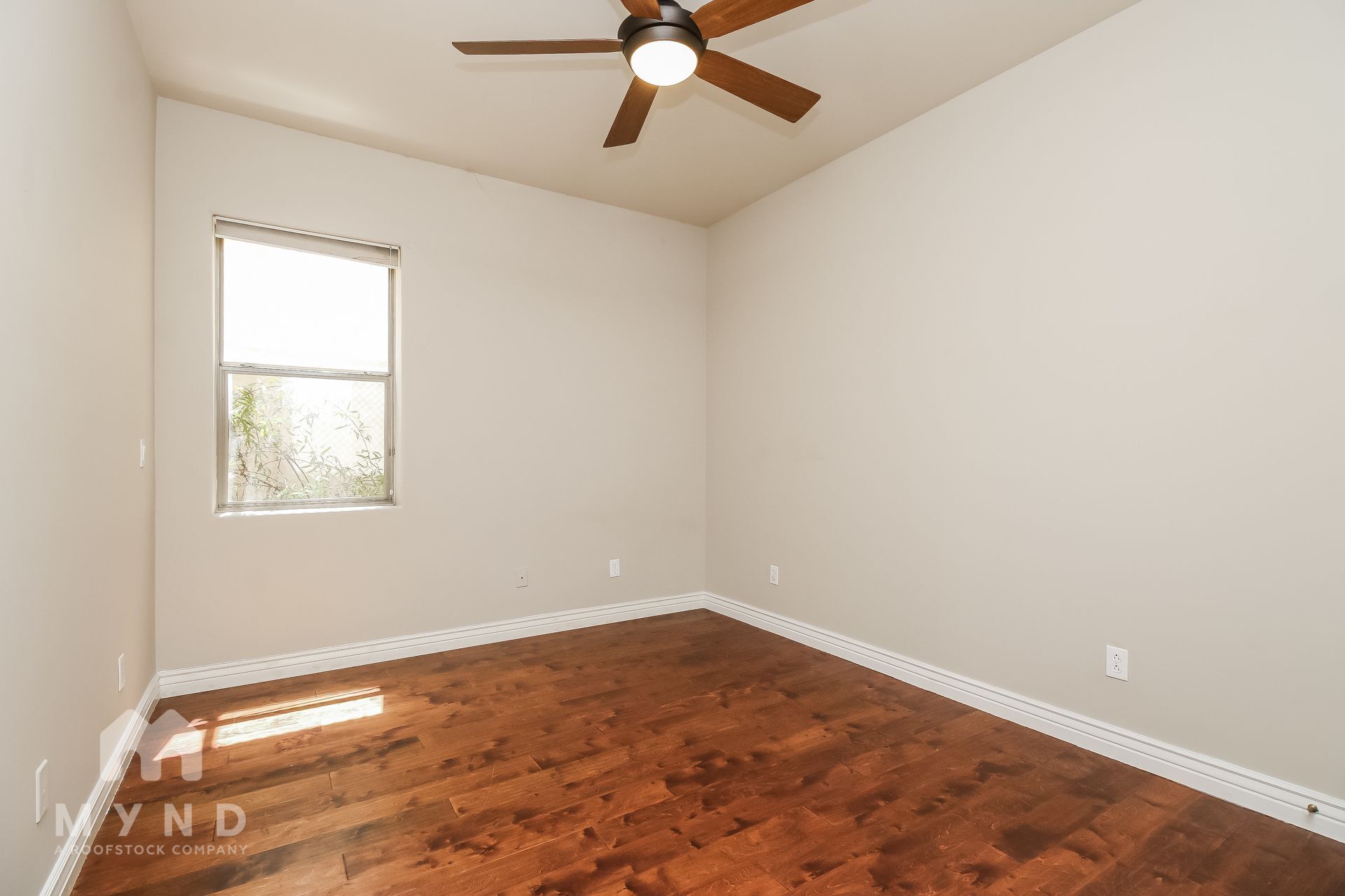 Building Photo - 1501 E Treasure Cove Dr