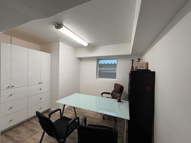 Building Photo - 3350 Powerline Rd