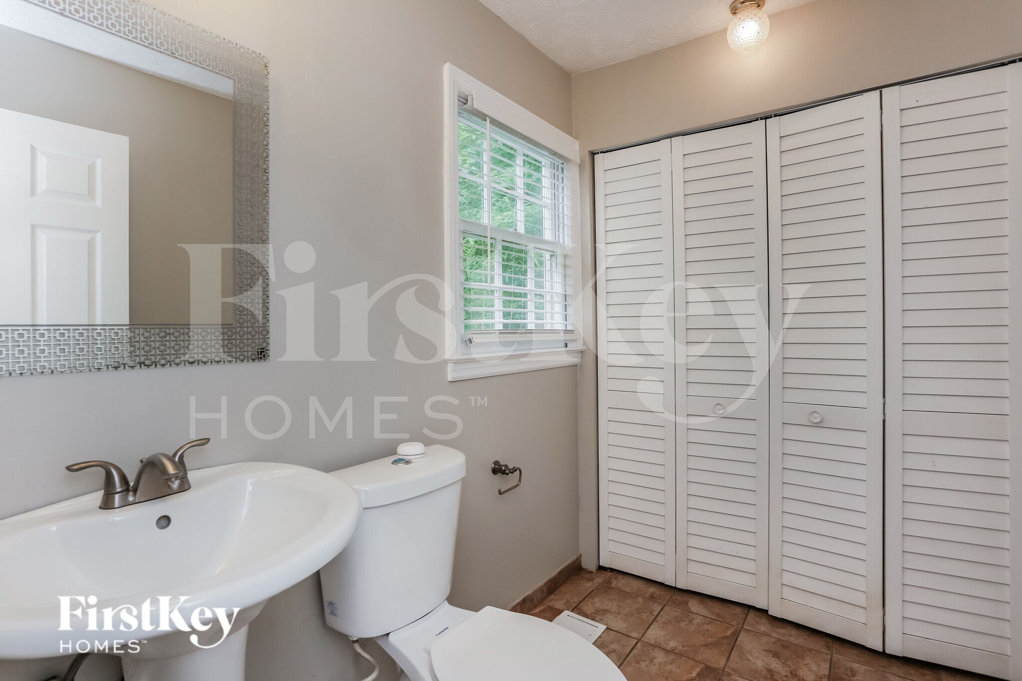 Building Photo - 3120 Oak Dr