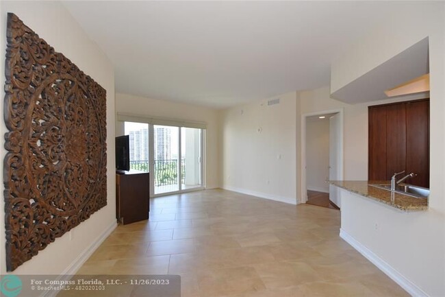 Building Photo - 20000 E Country Club Dr