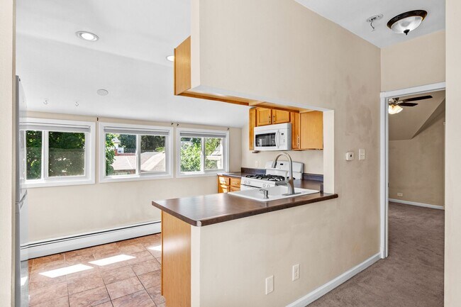 Building Photo - 1151 Monroe St