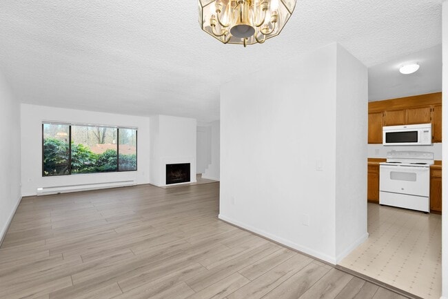 Building Photo - Privacy without the yard work - 3 Bedroom South Seattle Townhouse (Secure before the new year!)