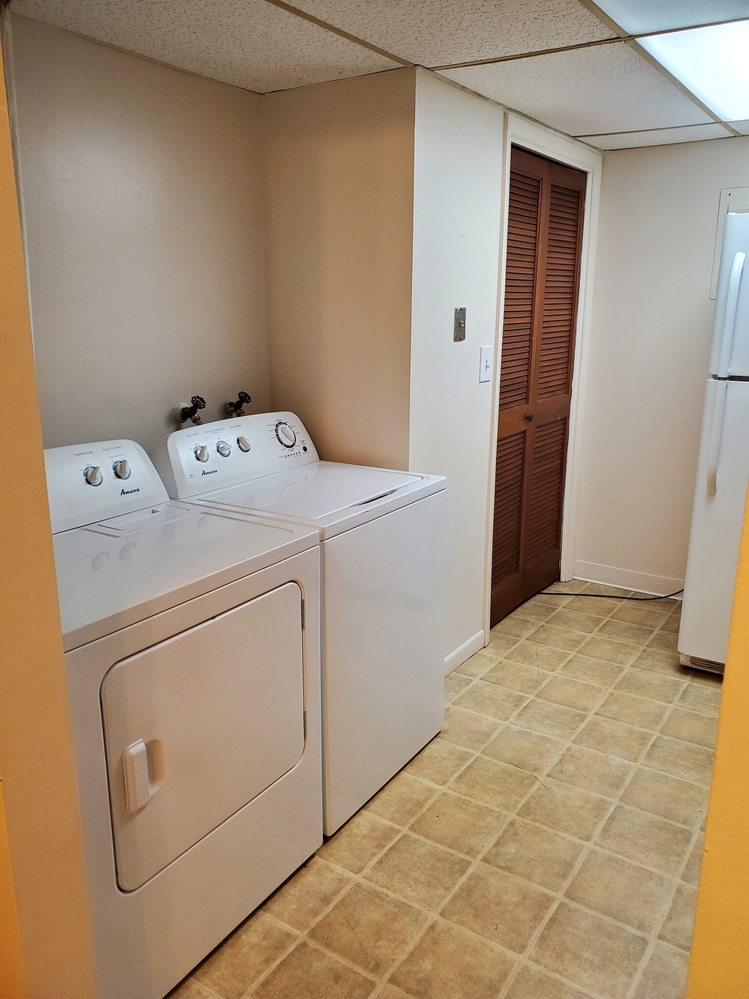 Building Photo - 18685 W Spring Lake Rd