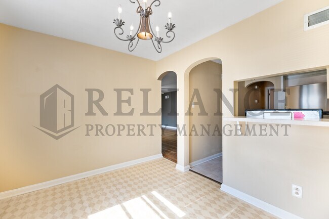Building Photo - 853 N Terrace Dr