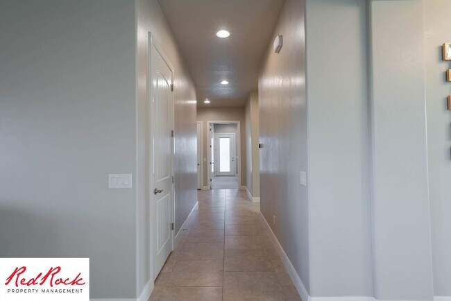 Building Photo - Stunning 3 Bedroom Fully Furnished Home. C...