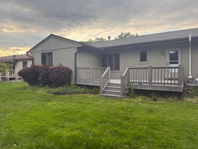 Building Photo - 741 Woods Ct