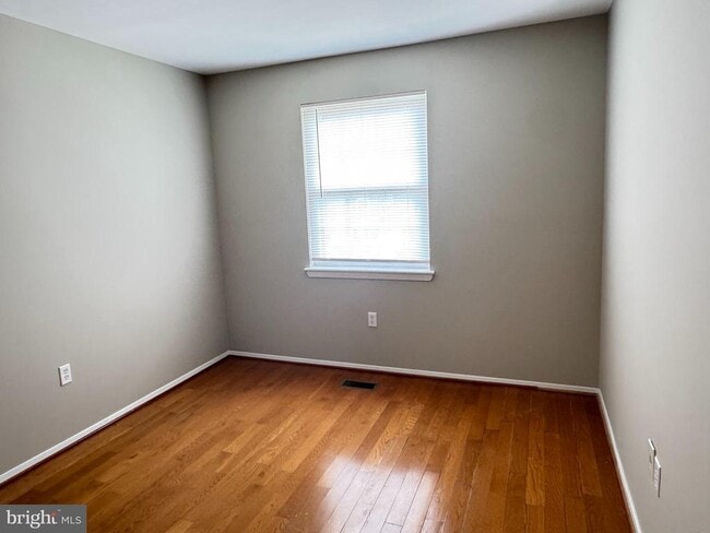 Building Photo - 732 Wilton Farm Dr